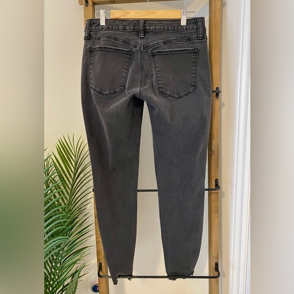 Silver Jeans Women's Charcoal Cropped Denim-FREE With Purchase! 🥳🎉🛍️ - Picture 3 of 9